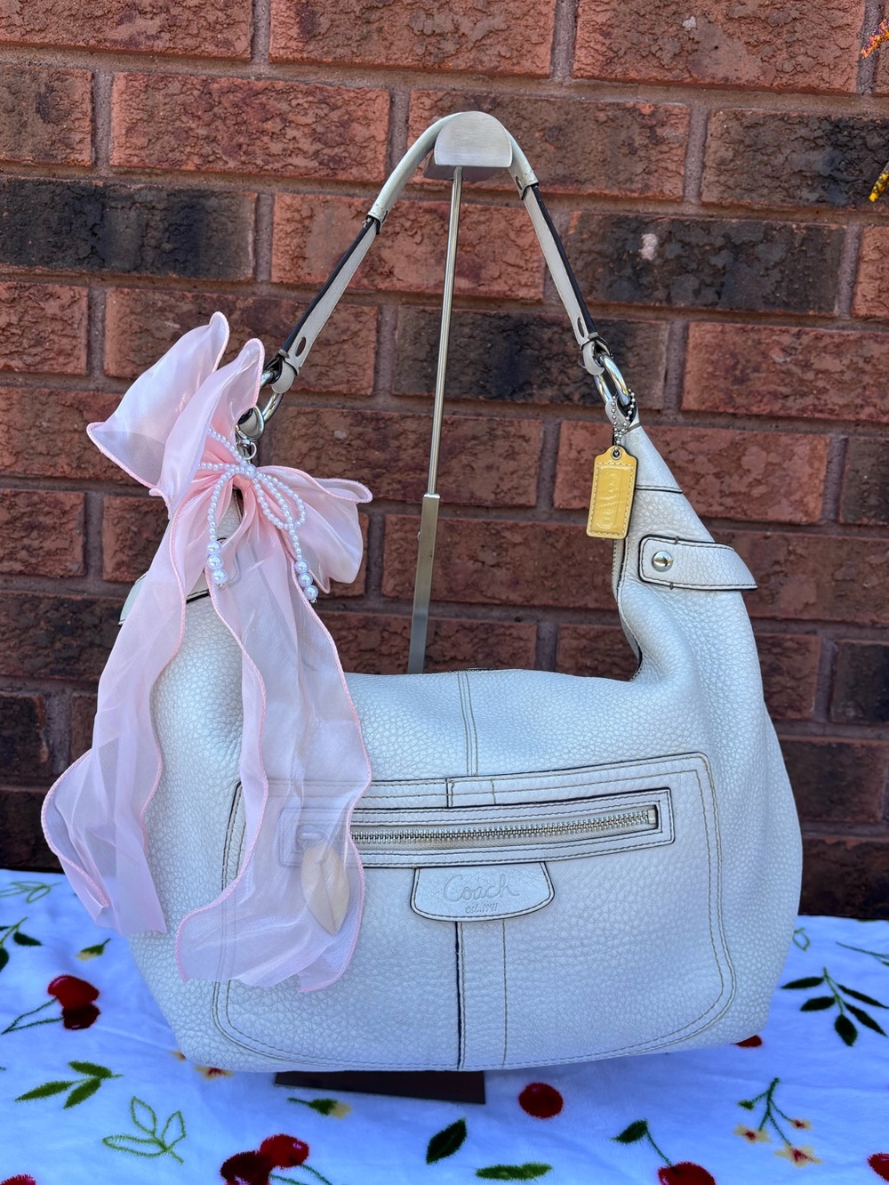2008 Coach Penelope Pebbled Leather Hobo Shoulder Bag 13155